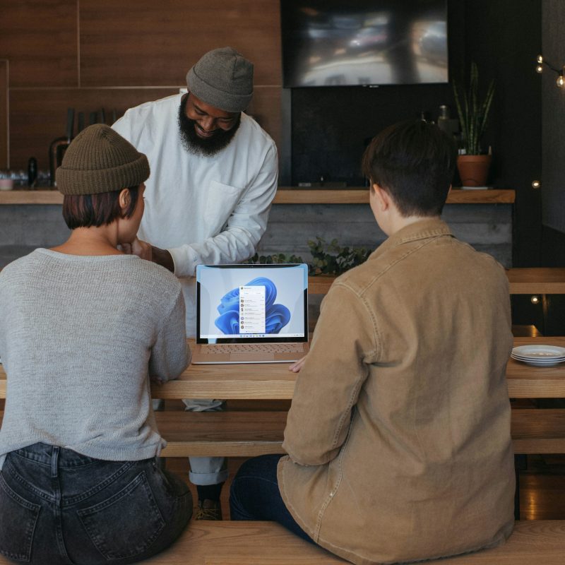 Remote Sales Lead: 5 Challenges & Opportunities in 2025
